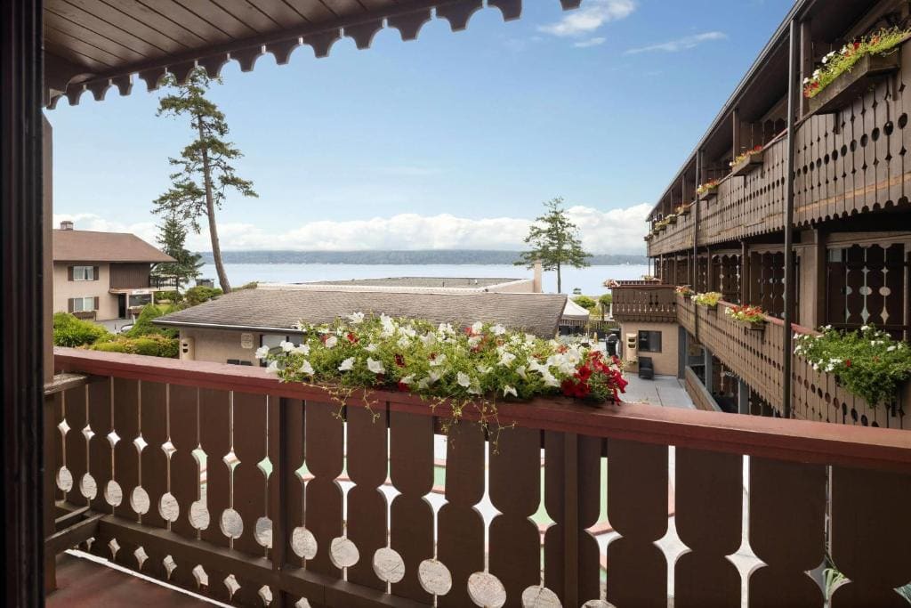 Ramada by Wyndham Campbell River - View 3