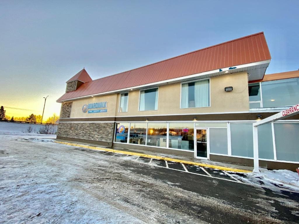 Ramada by Wyndham Whitecourt - Main view