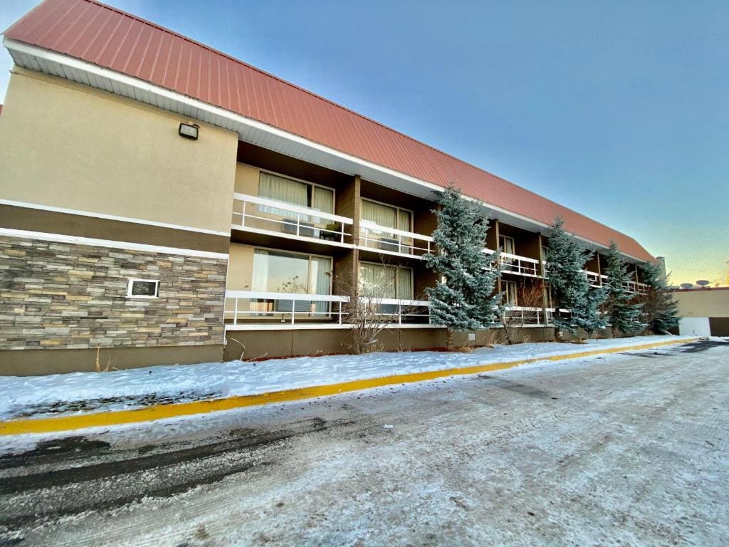 Ramada by Wyndham Whitecourt - View 5