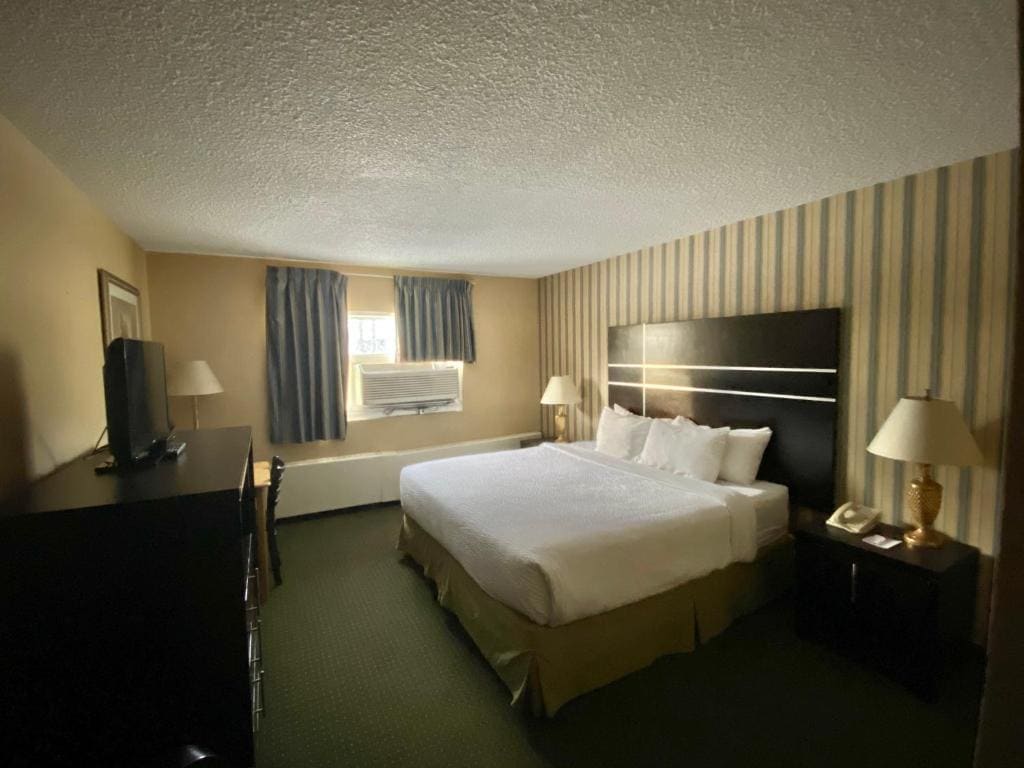 Ramada by Wyndham Whitecourt - View 7