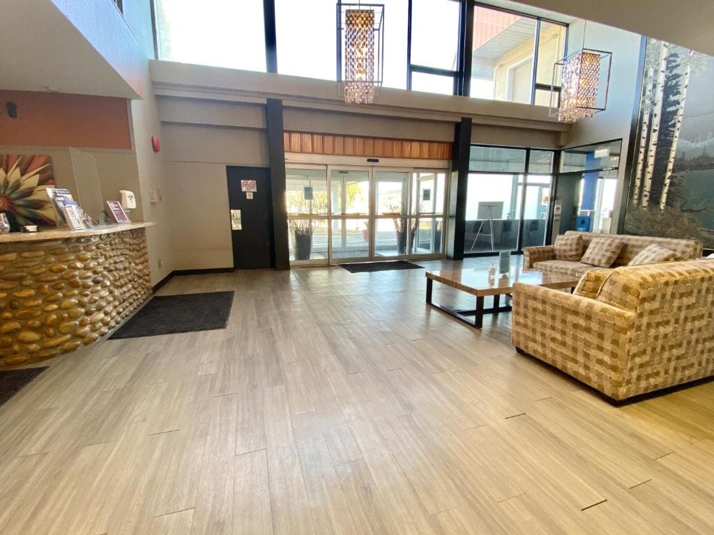 Ramada by Wyndham Whitecourt - View 4
