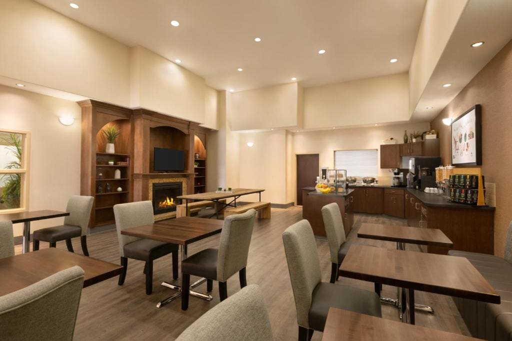 Ramada by Wyndham Drayton Valley - View 3