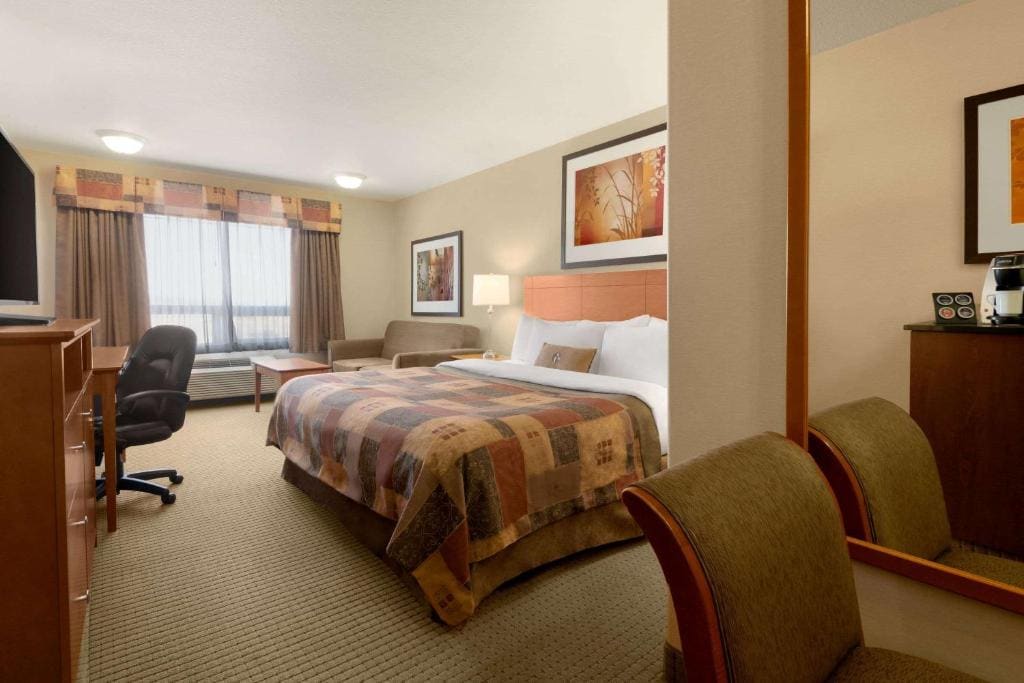 Ramada by Wyndham Drayton Valley - View 7