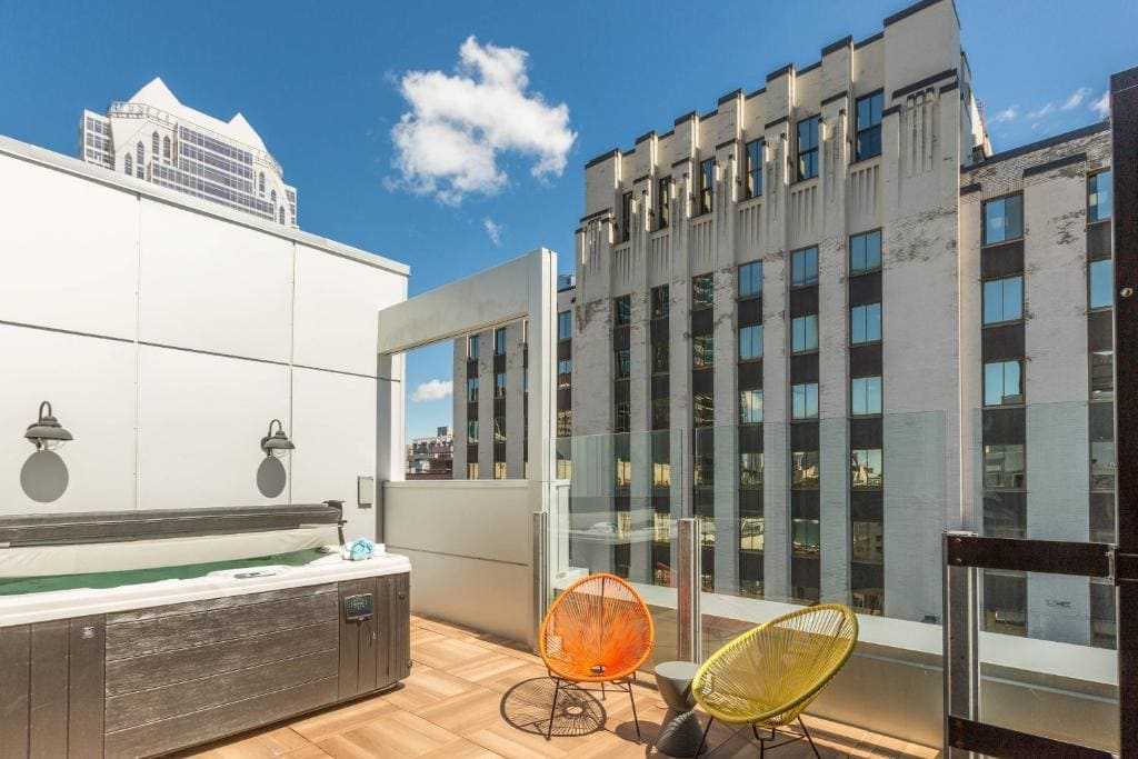 Renaissance Montreal Downtown Hotel - View 6