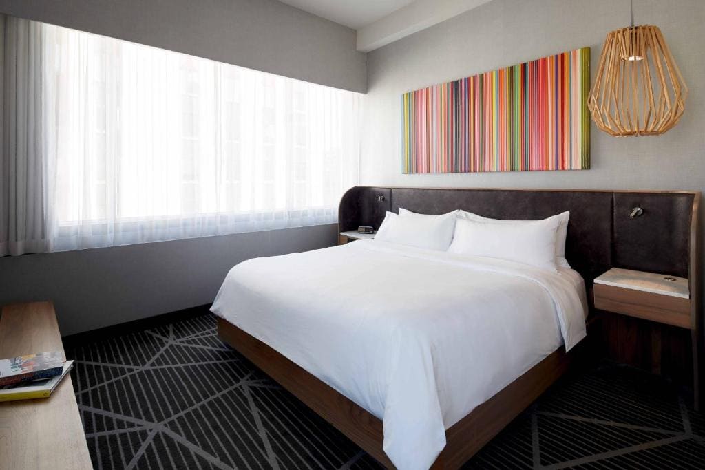 Renaissance Montreal Downtown Hotel - View 2
