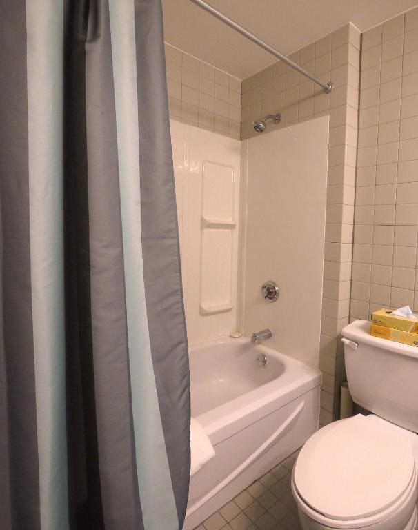 Roadking Inns Motel - View 5