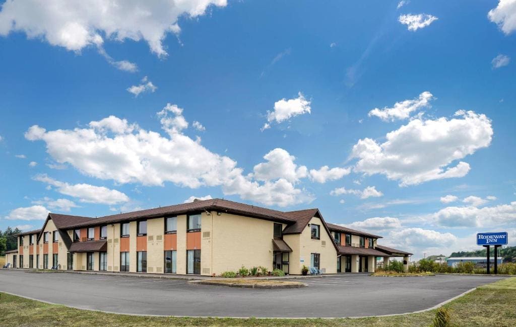 Rodeway Inn - View 5