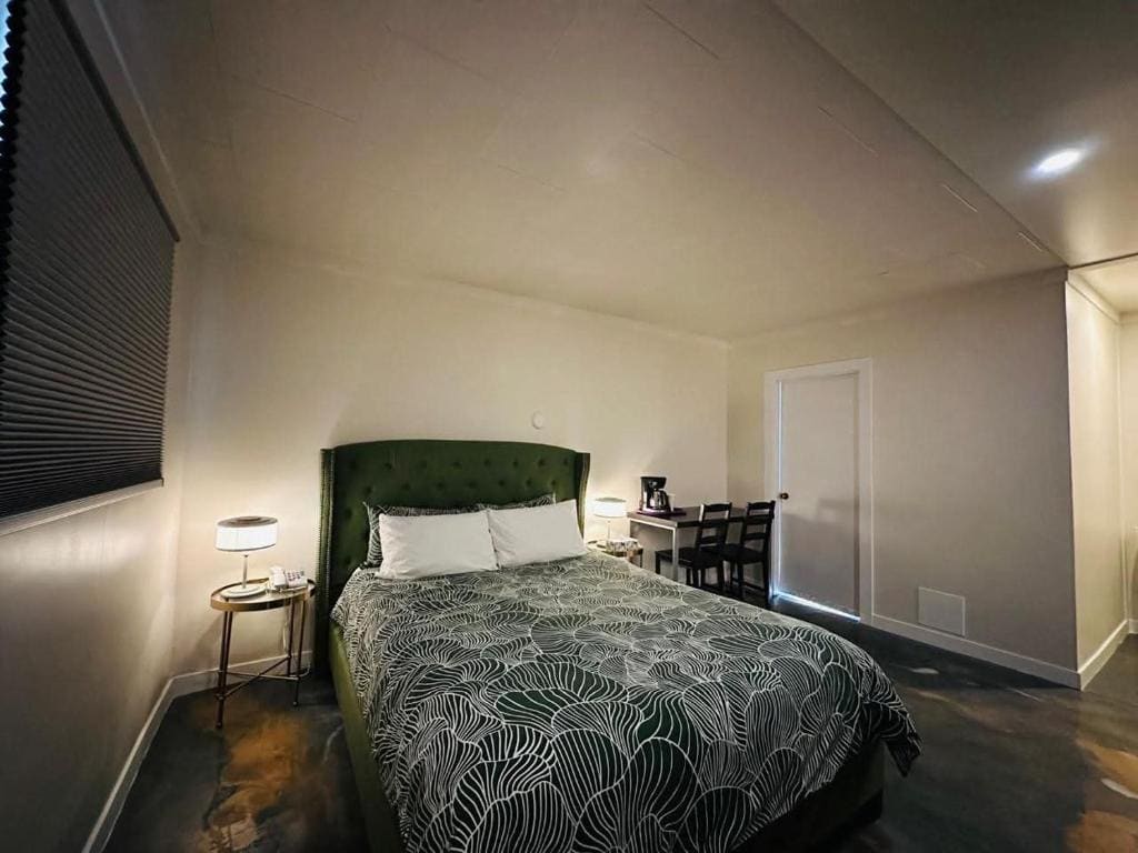 Sage Hills Motel - Main view