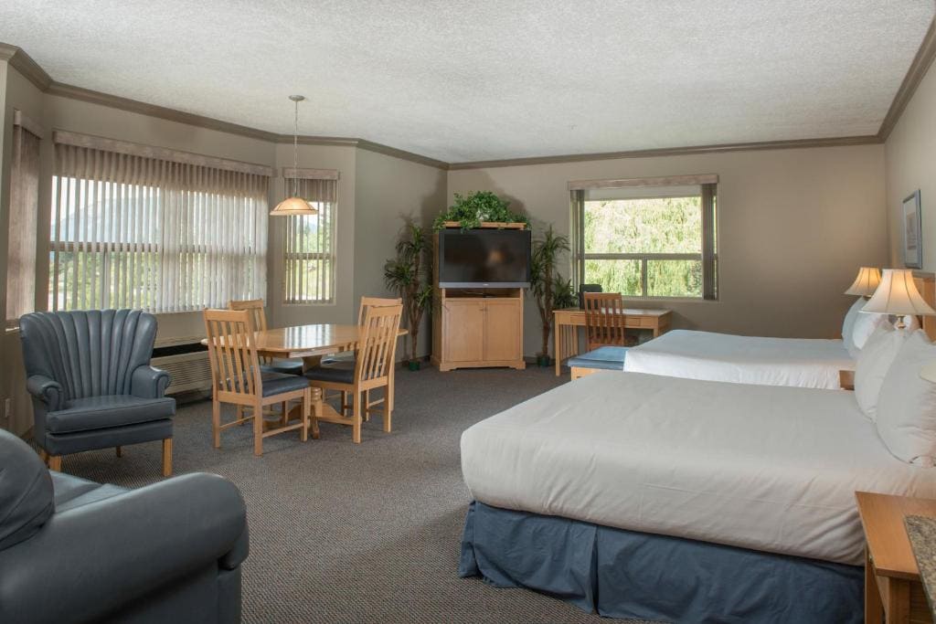 Hilltop Inn - Salmon Arm - View 7