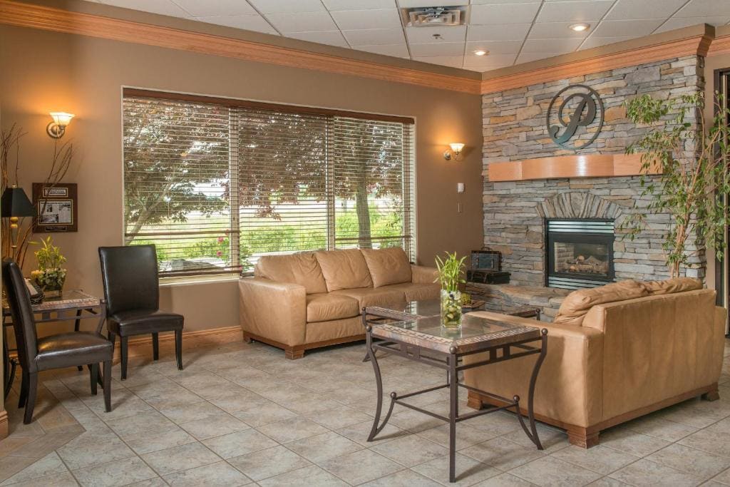 Hilltop Inn - Salmon Arm - View 5
