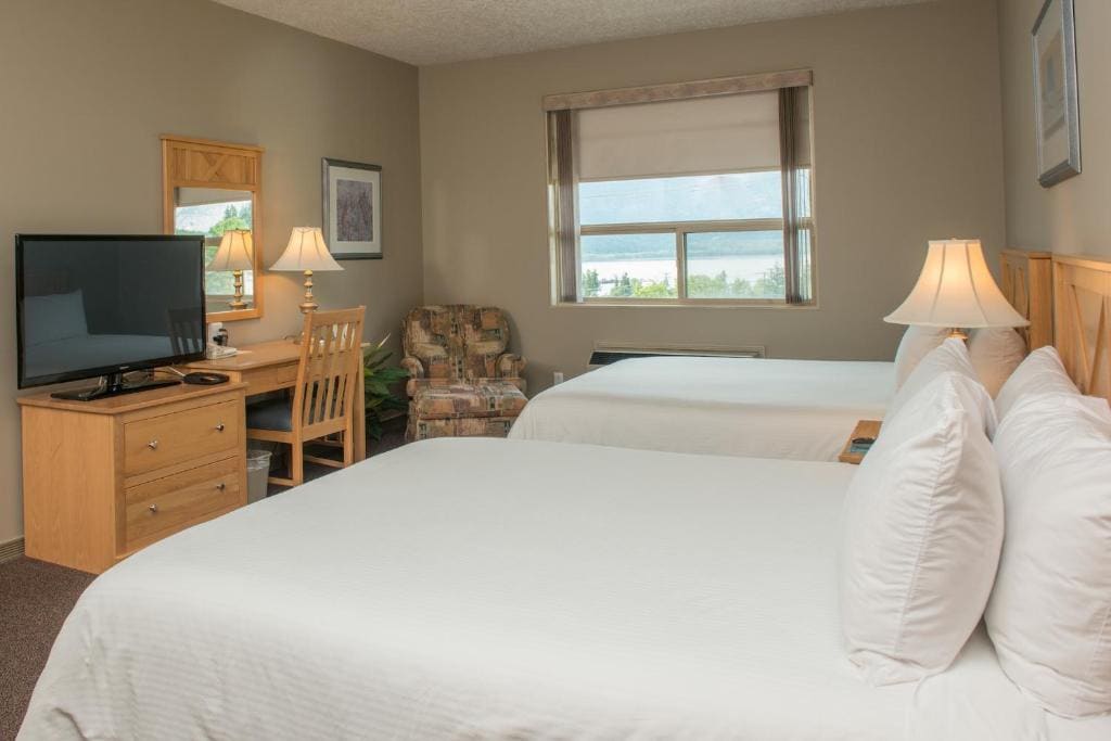 Hilltop Inn - Salmon Arm - View 2
