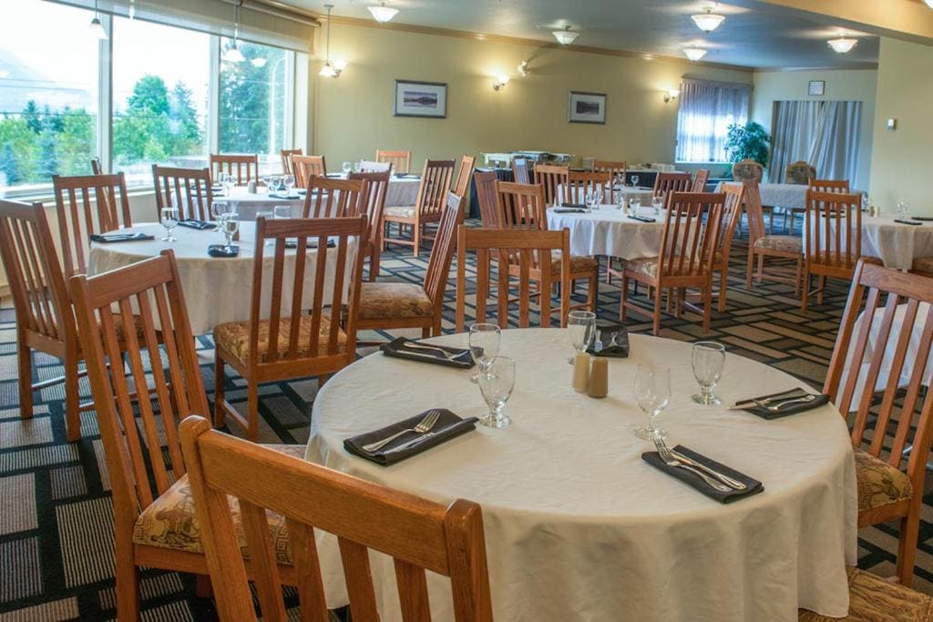 Hilltop Inn - Salmon Arm - View 3