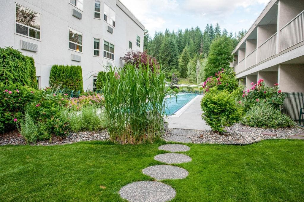 Hilltop Inn - Salmon Arm - View 6
