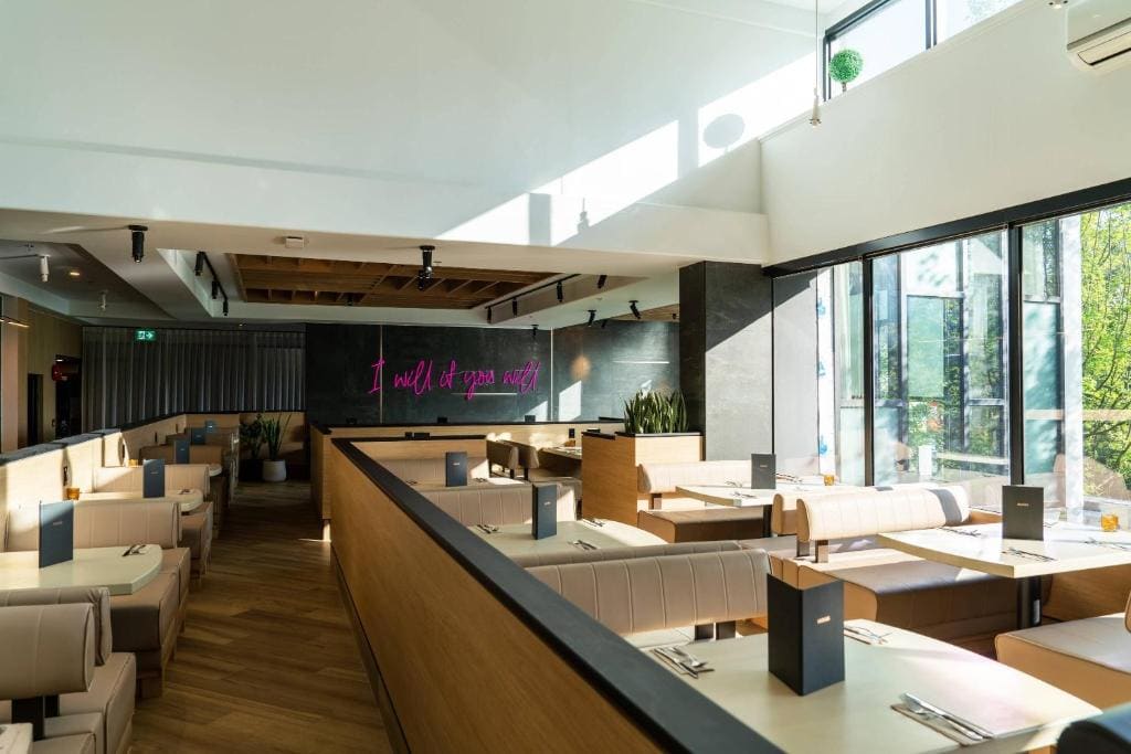 Sandman Signature Vancouver Downtown Hotel - View 4