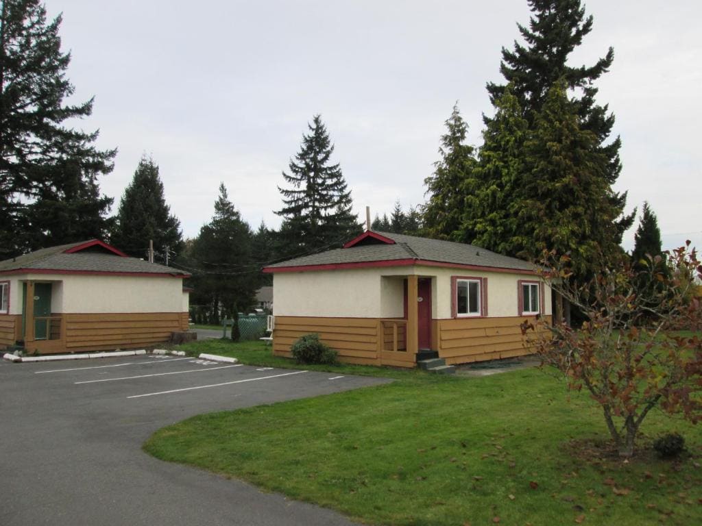 Skylite Motel - View 3