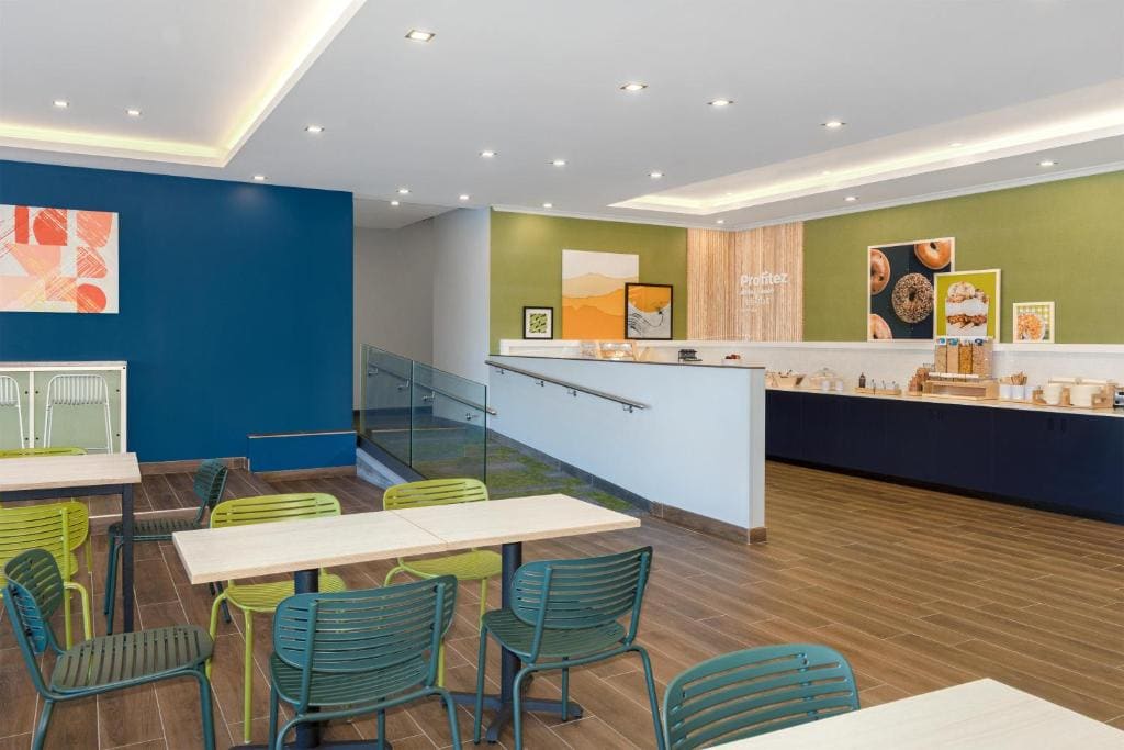 Spark By Hilton Montreal Midtown - View 3