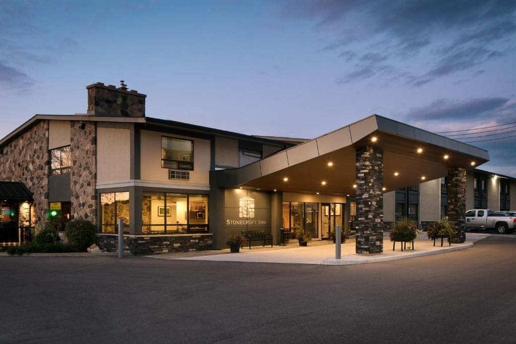 Stonecroft Inn - Main view