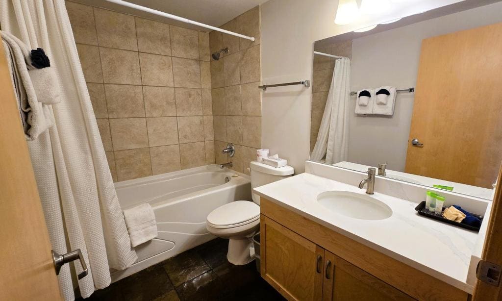 Sunset Resorts Canmore and Spa - View 3
