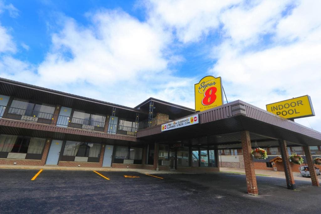 Super 8 by Wyndham Hearst ON - Main view