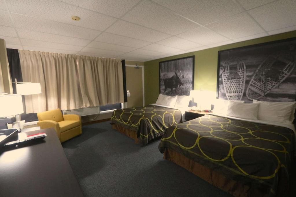 Super 8 by Wyndham Hearst ON - View 2