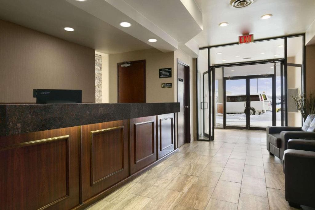 Super 8 by Wyndham Fox Creek - View 4