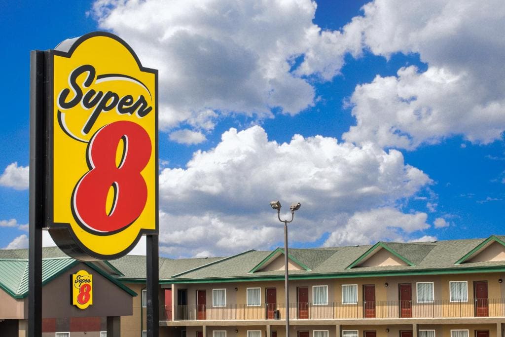 Super 8 by Wyndham Fox Creek - Main view