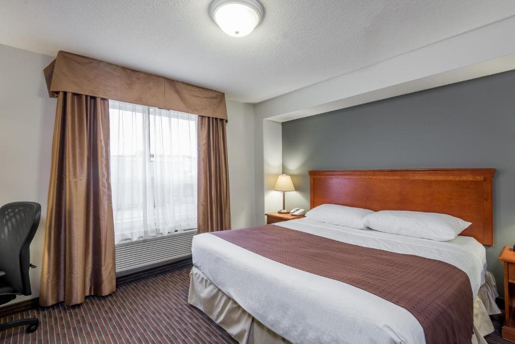 Super 8 by Wyndham Grande Prairie - View 7