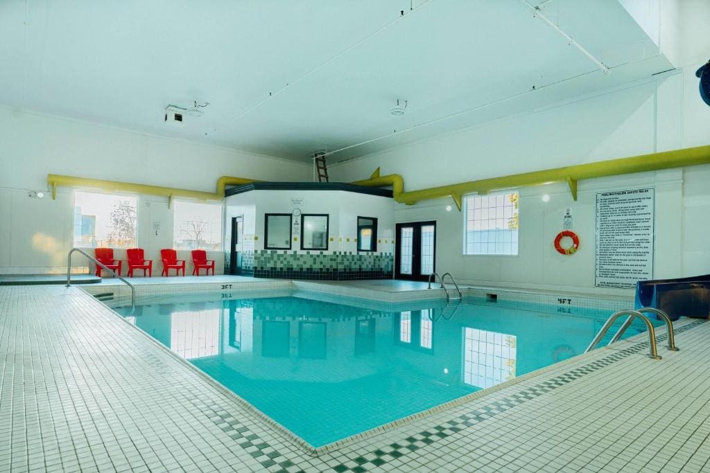 Super 8 by Wyndham Grande Prairie - View 3