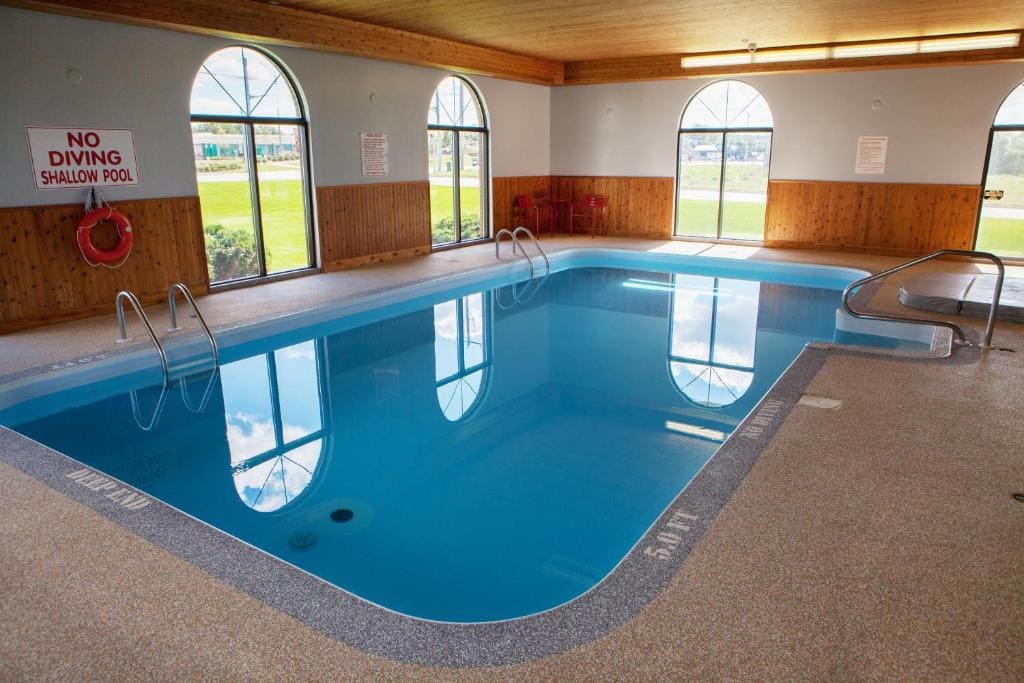 Super 8 by Wyndham Port Elgin - View 3