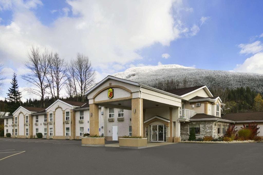 Super 8 by Wyndham Revelstoke BC - Main view