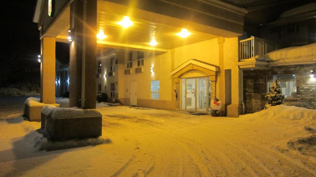 Super 8 by Wyndham Revelstoke BC - View 3