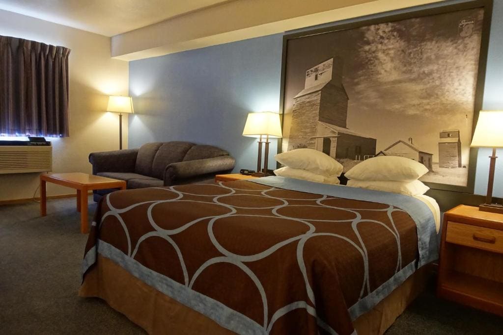 Super 8 by Wyndham Swift Current - View 2