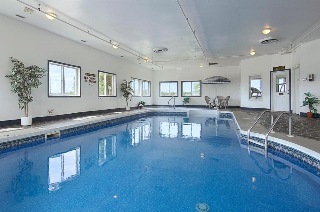 Super 8 by Wyndham Swift Current - View 3