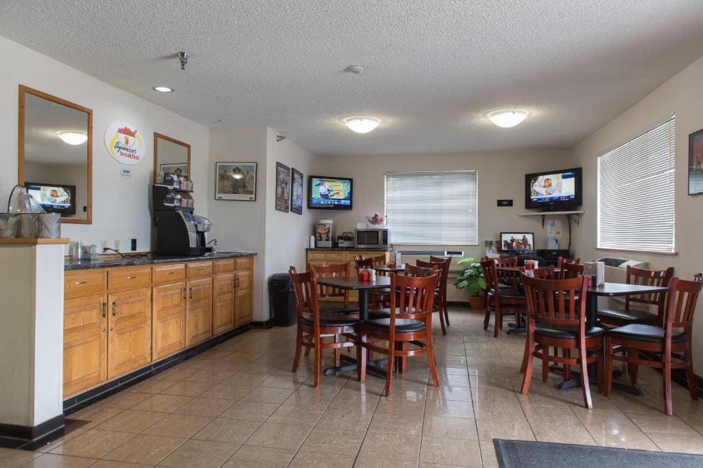 Super 8 by Wyndham Williams Lake BC - View 4