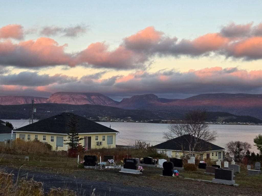 The Rooms at Woody Point - Main view
