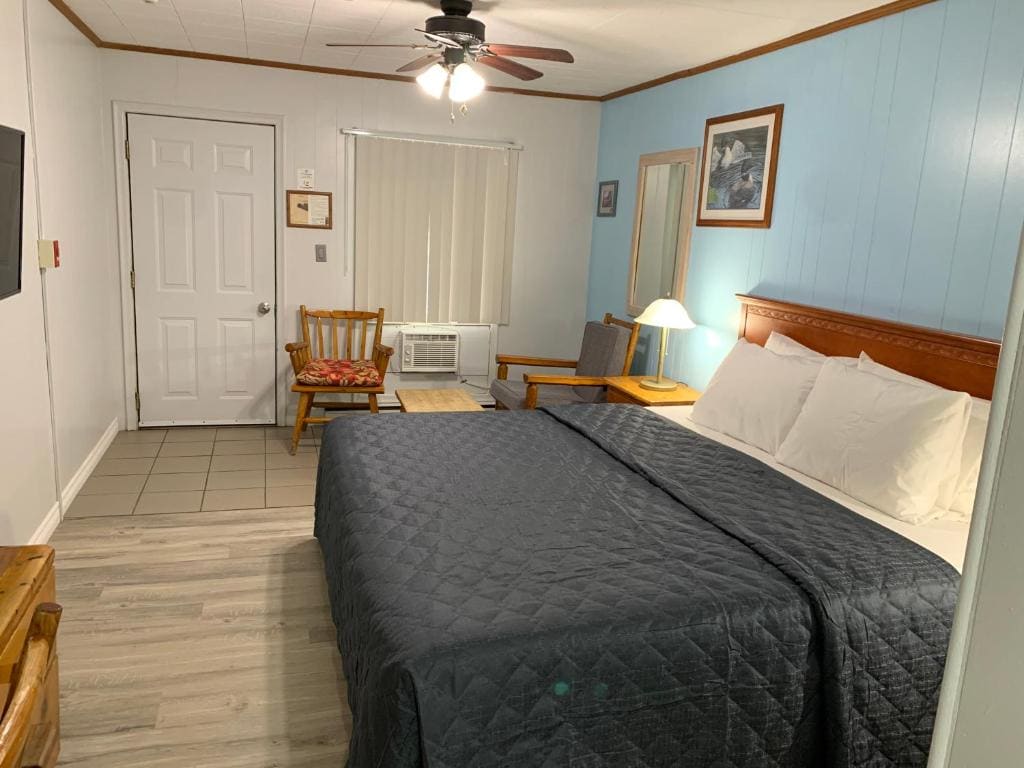 Town & Country Motel - View 6