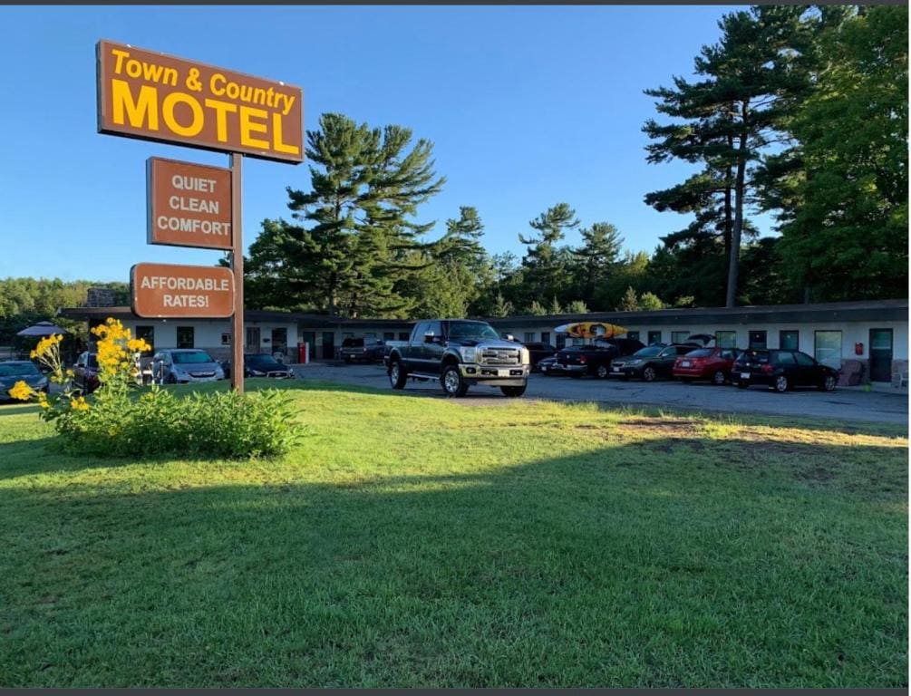 Town & Country Motel - View 5