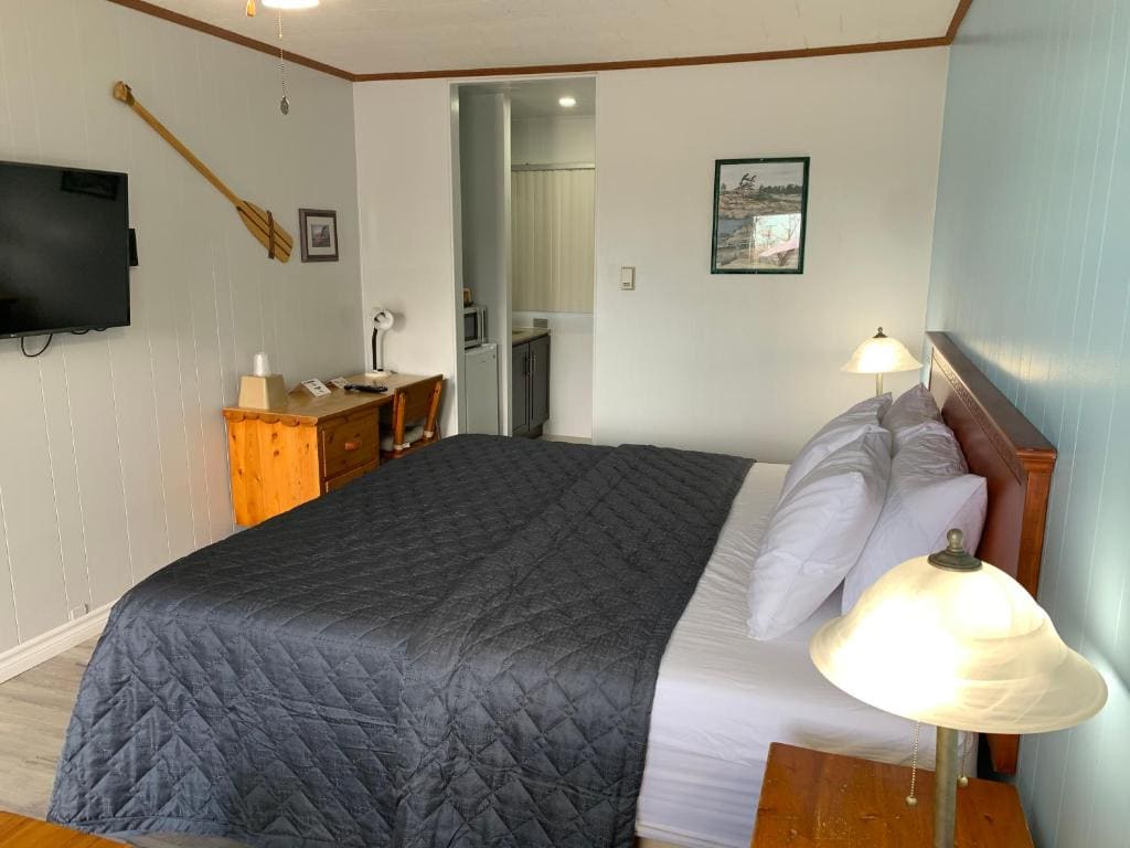Town & Country Motel - View 7