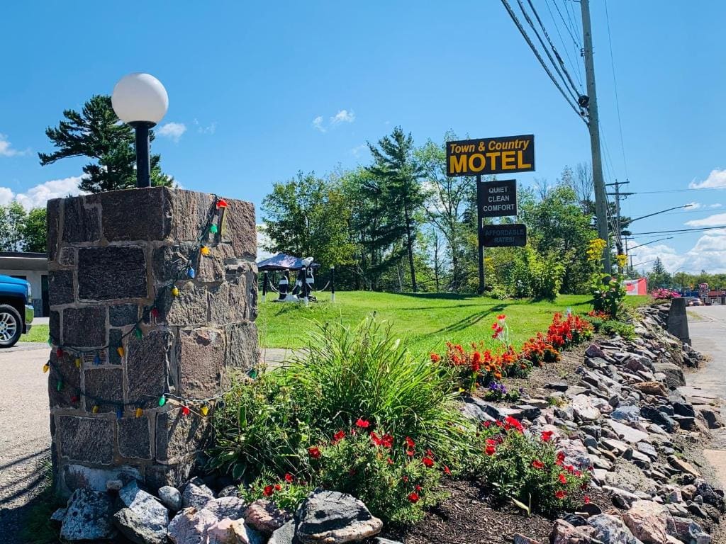Town & Country Motel - View 4