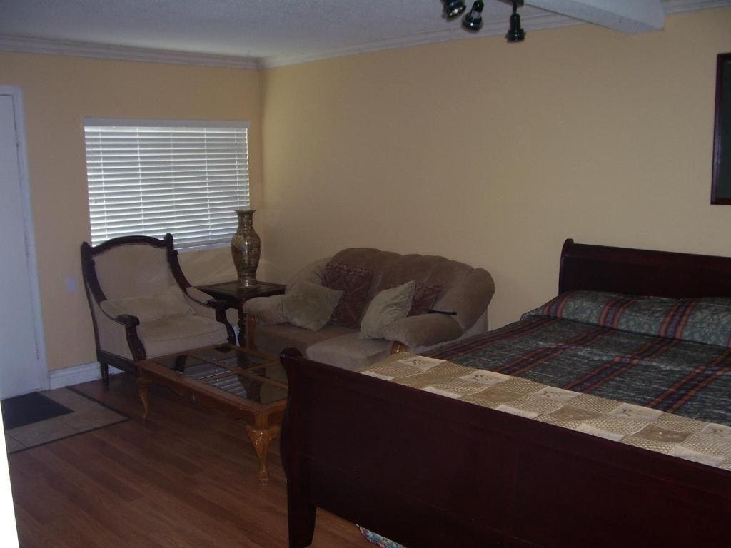 Beach Grove Motel - View 6