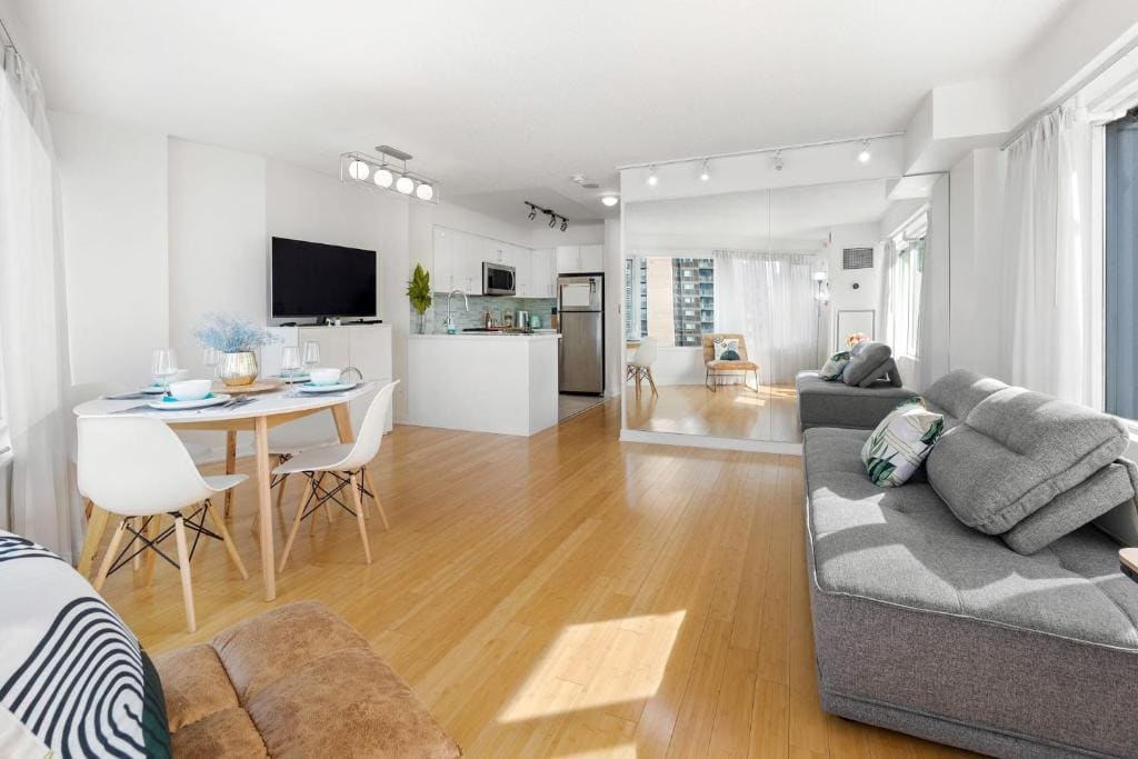 Modern Suite Condo next to Eaton Centre - The Roland - View 2