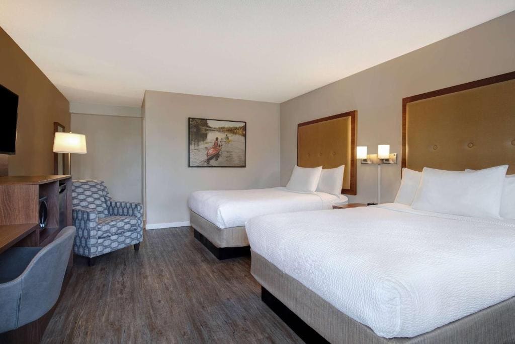 Days Inn by Wyndham Victoria Uptown - View 2