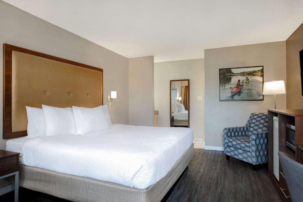 Days Inn by Wyndham Victoria Uptown - View 6