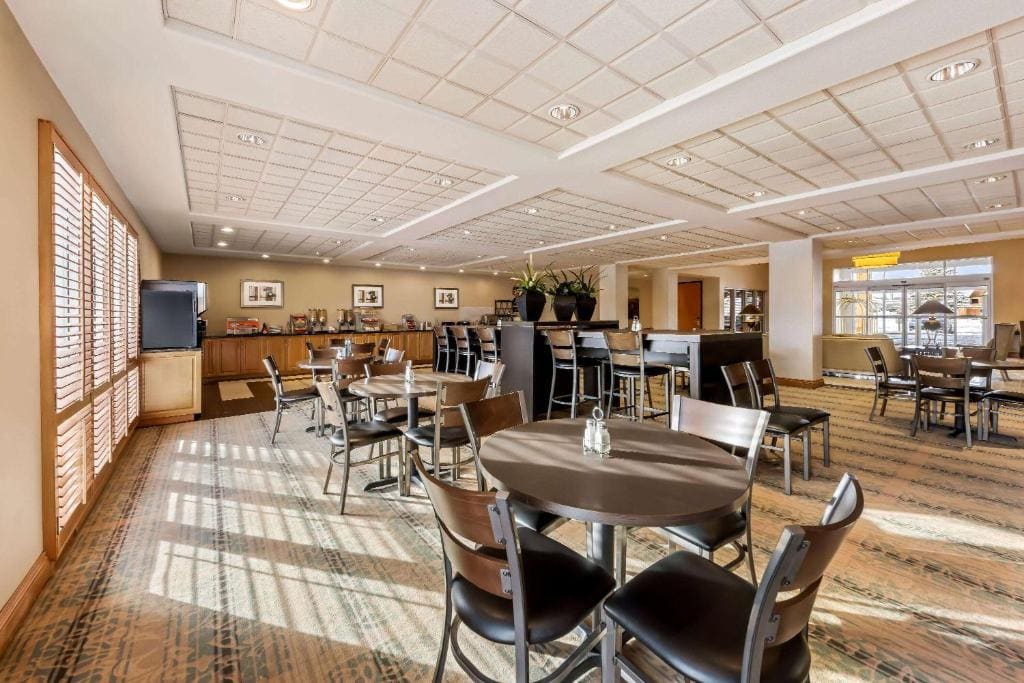 Wingate by Wyndham Calgary South - View 4