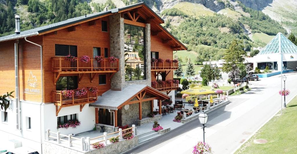Hotel Alpenblick-Leukerbad-Therme - Main view