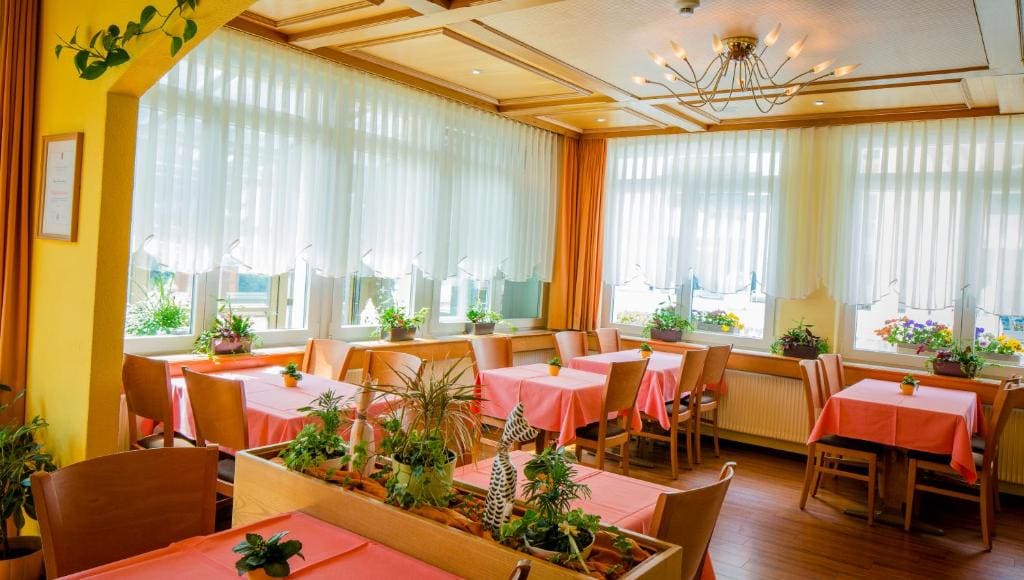 Hotel Heilquelle-Leukerbad-Therme - View 3