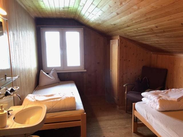 Lake Lodge Hostel - Main view