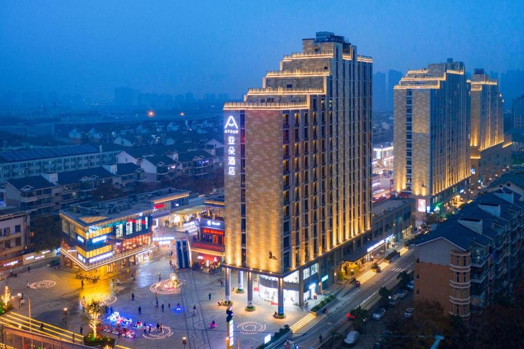 Atour Hotel Wuhan Guanggu Qingnianhui JinRongGang - Main view