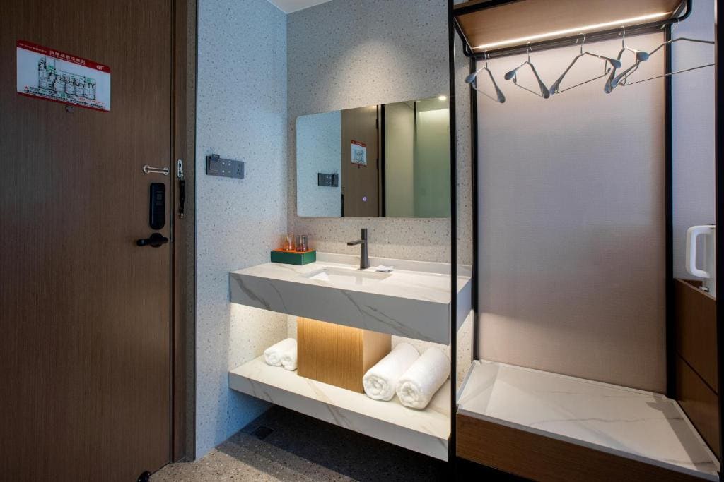 ME Hotel - View 3