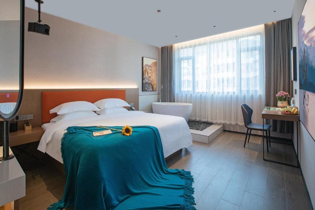 ME Hotel - View 2